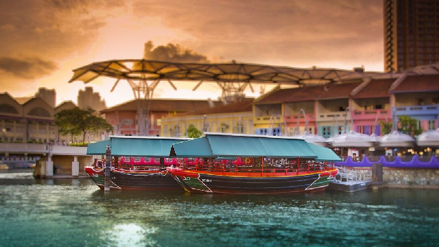 tongkang riverboat dining